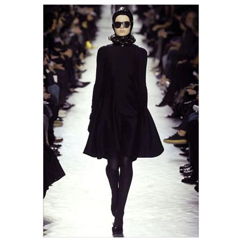 robe noir yves saint laurent|ROBES ET JUPES .